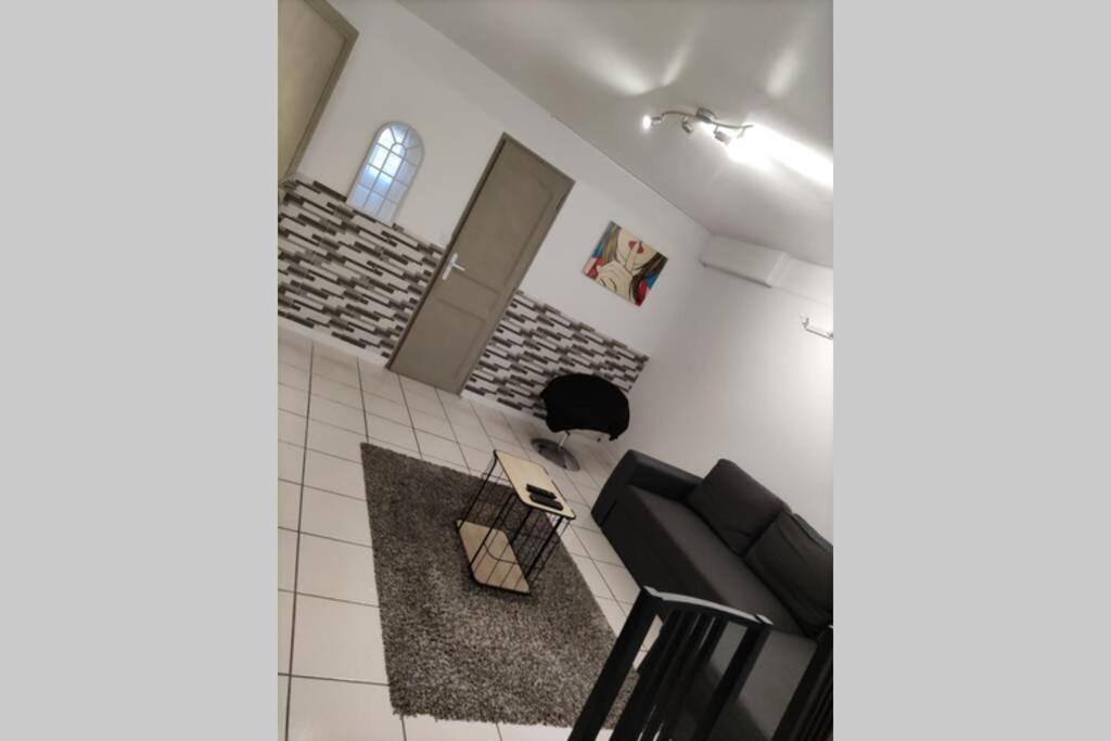 Appt En Bas De Villa, Petit Exterieur, 1 Place De Parking Cuers Exterior foto